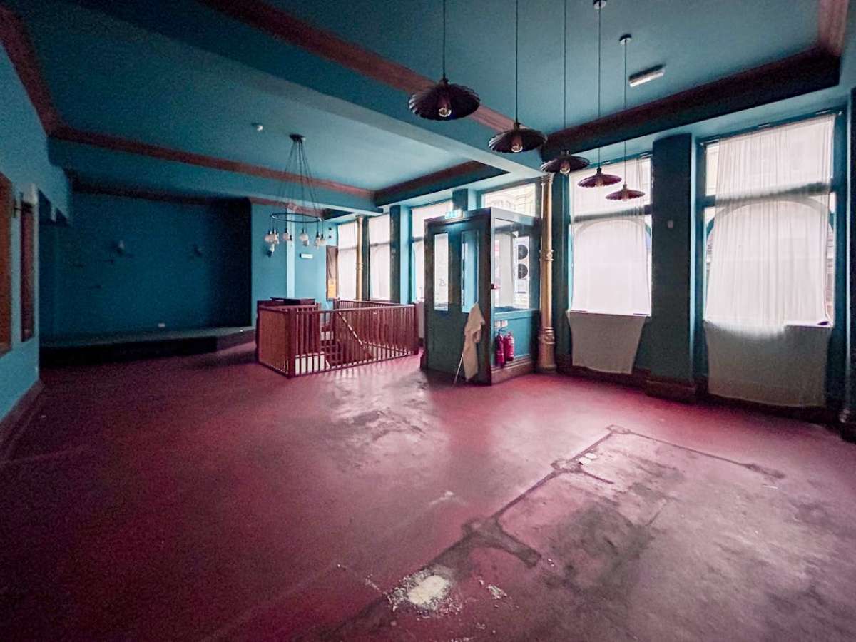 Retail/Shop in Bournemouth - photo 4