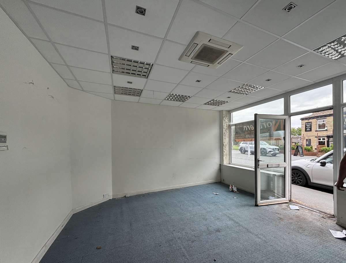 Retail/Shop in Halifax - photo 3