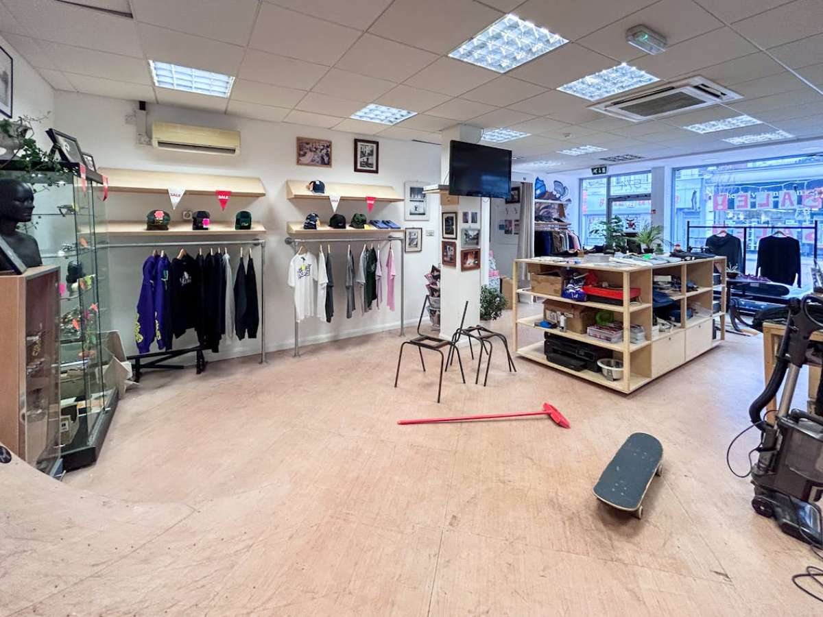 Retail/Shop in Bournemouth - photo 4