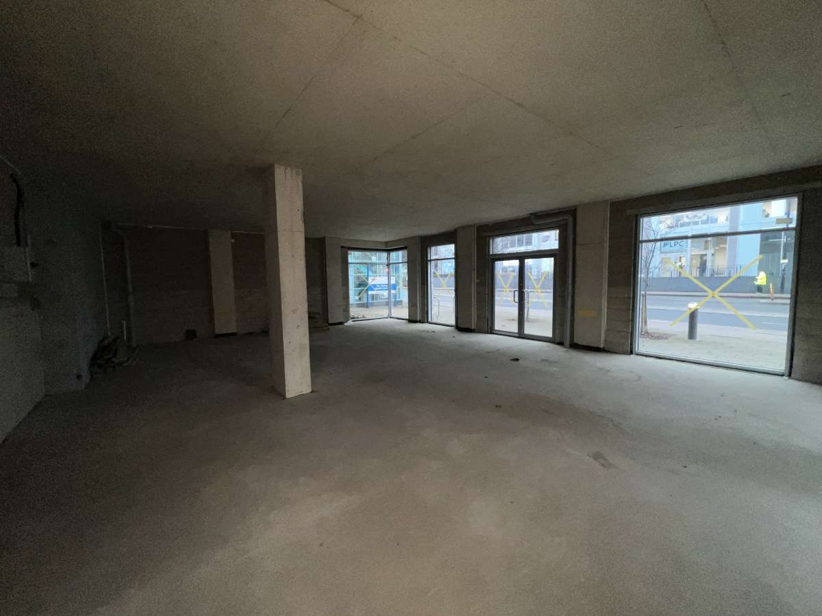 Retail/Shop in London - photo 4