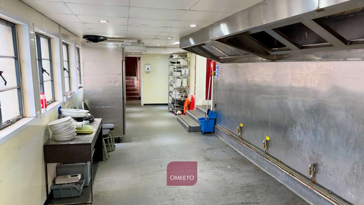 Retail/Shop in Burton On Trent - photo 4