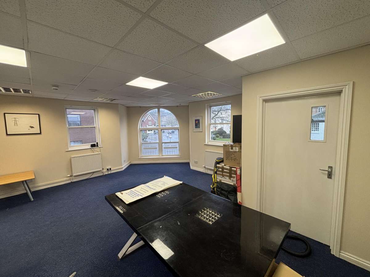 Retail/Shop in Taunton - photo 2