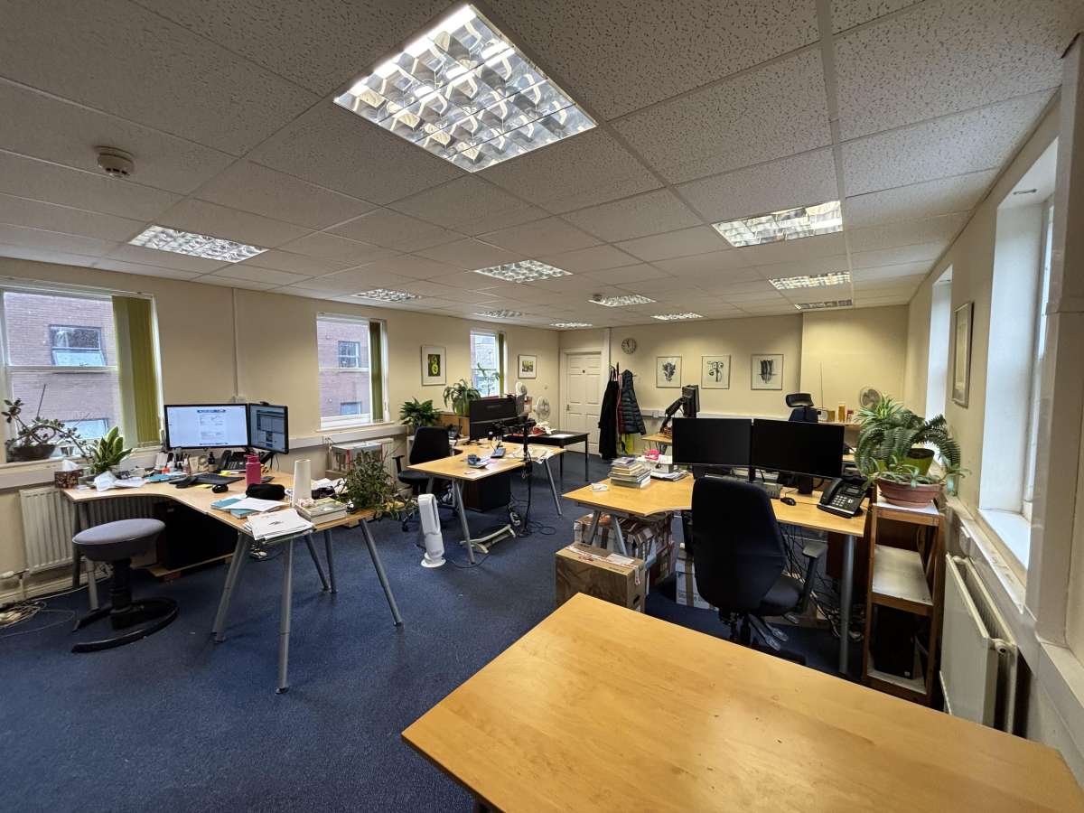 Retail/Shop in Taunton - photo 3