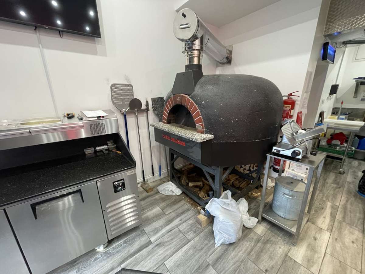 Retail/Shop in Bournemouth - photo 4