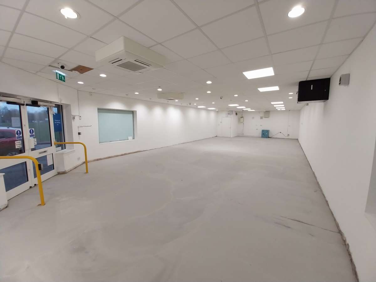 Retail/Shop in Lincoln - photo 3