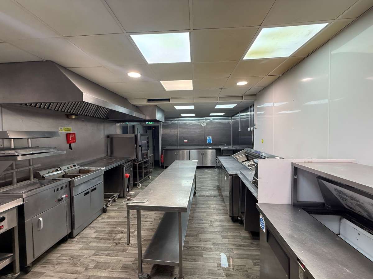 Retail/Shop in Newcastle Upon Tyne - photo 3