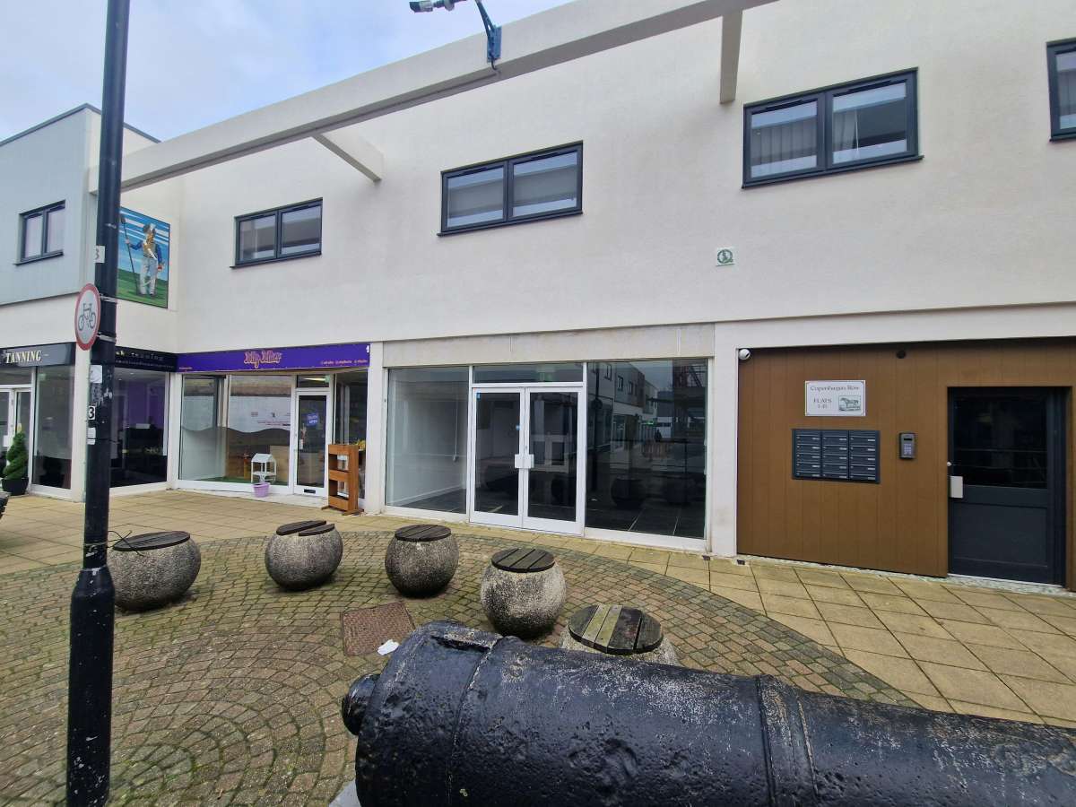 Retail/Shop in Waterlooville - photo 4