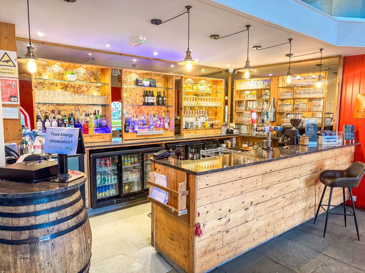 Retail/Shop in Porthleven - photo 4