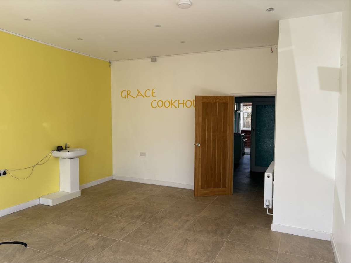 Retail/Shop in Southampton - photo 3