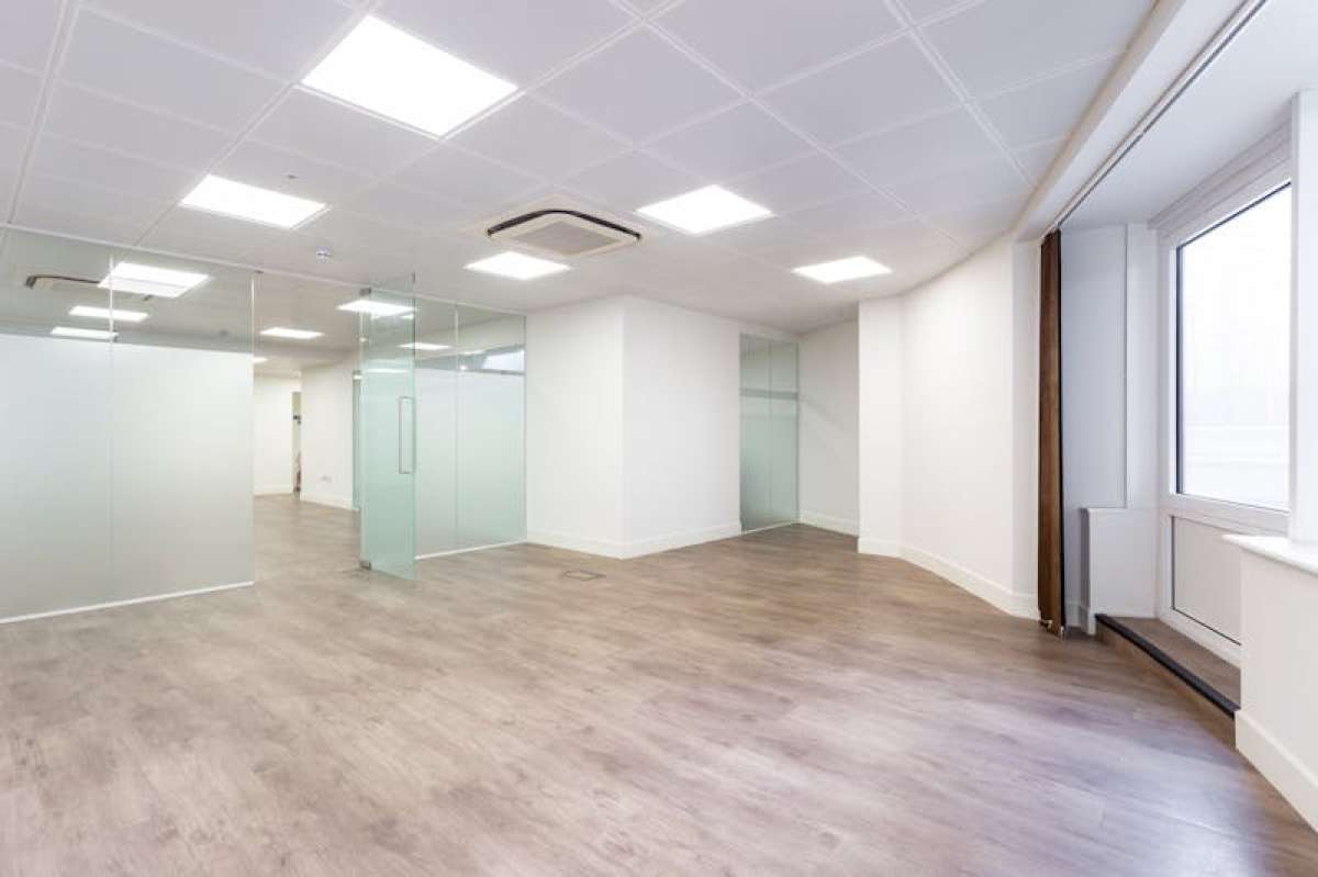 Retail/Shop in Nine Elms - photo 2