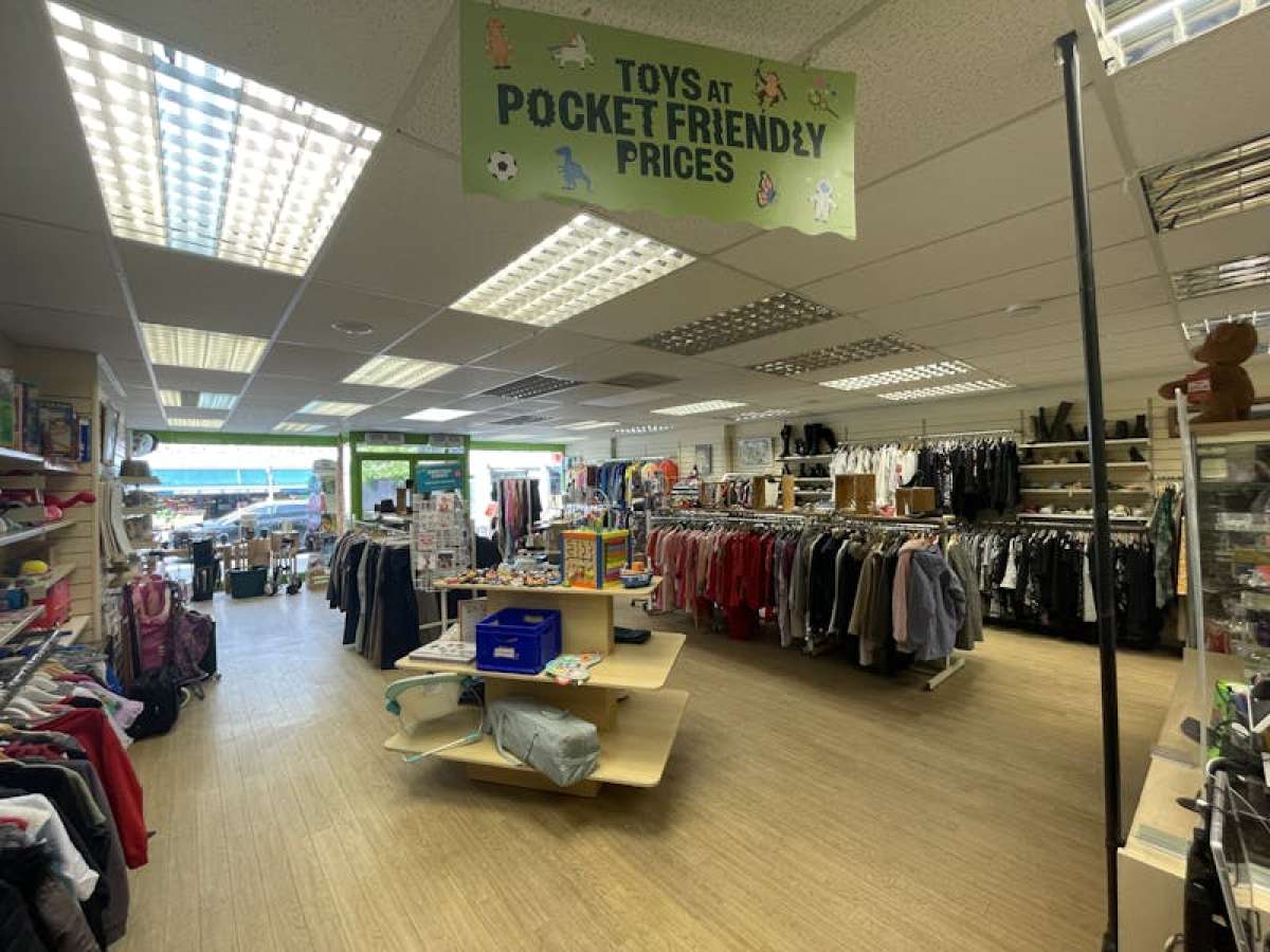 Retail/Shop in London - photo 2