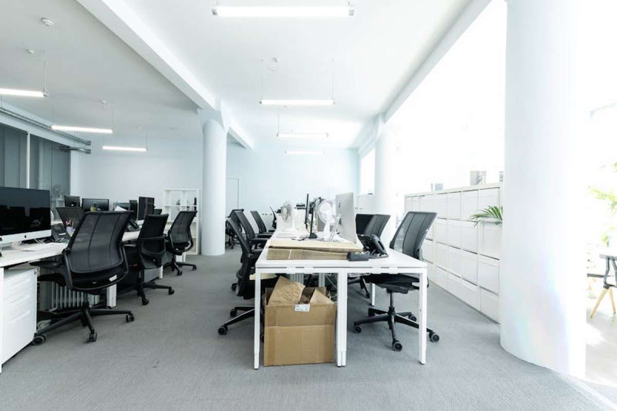 Retail/Shop in London - photo 4