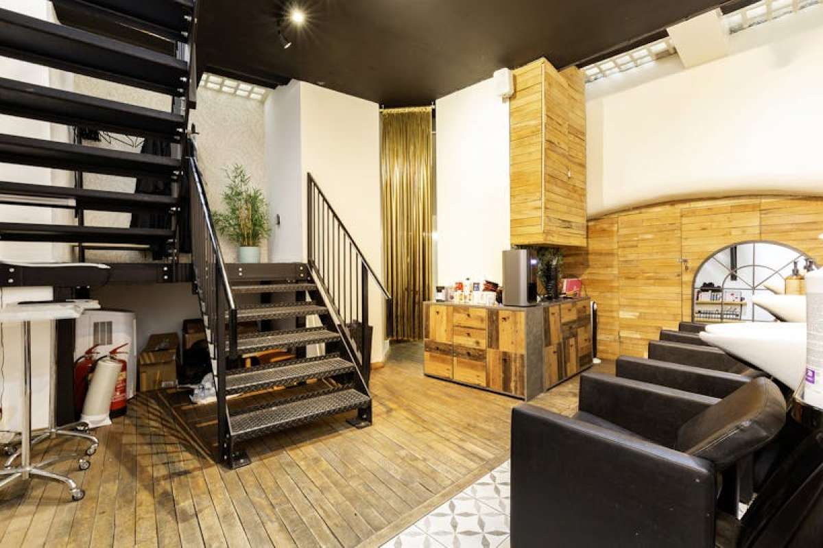 Retail/Shop in London - photo 3