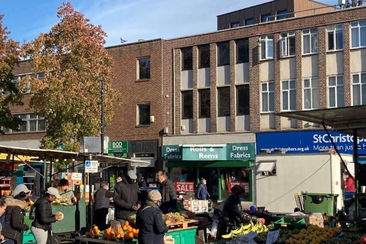 Retail/Shop in London - photo 2