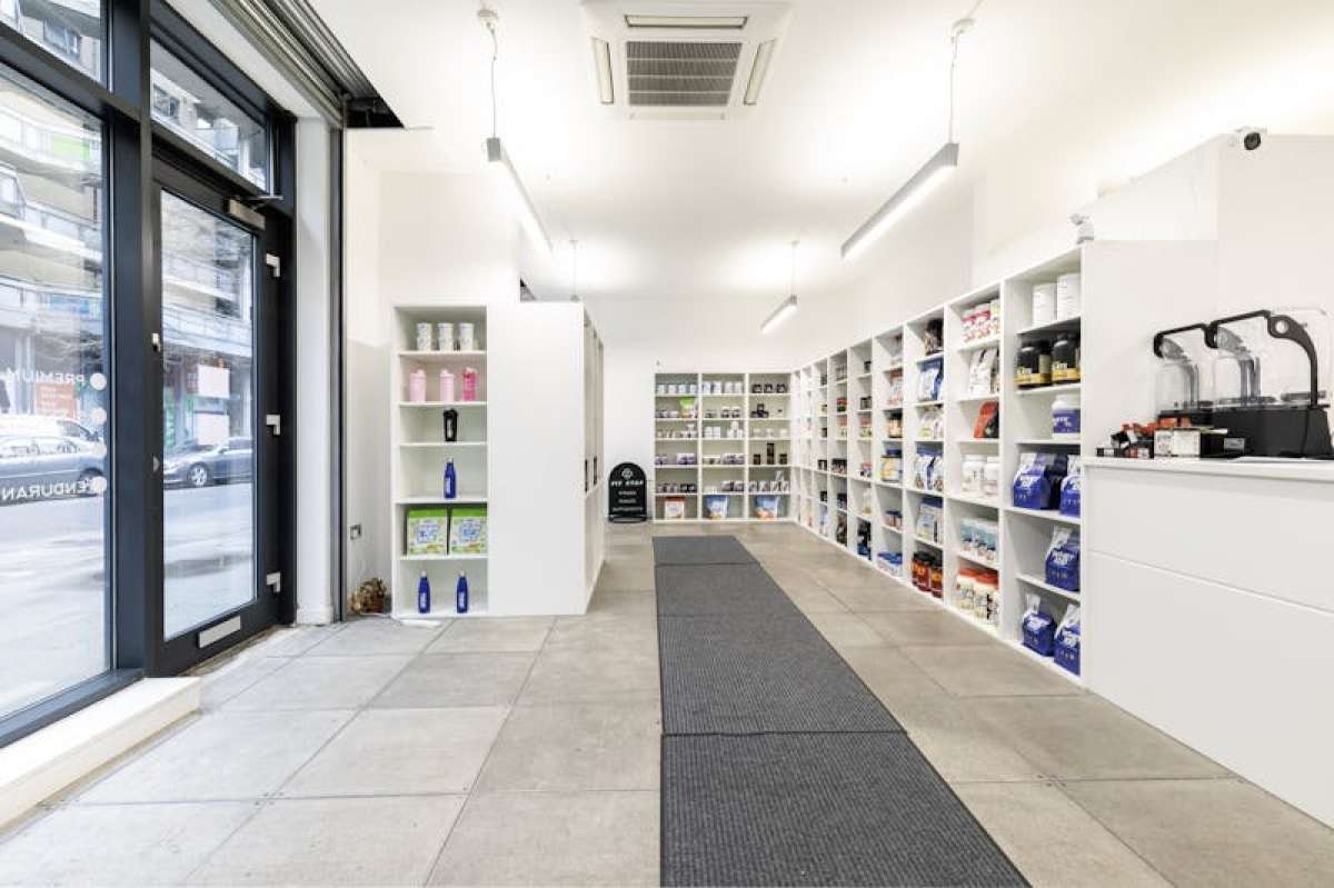 Retail/Shop in London - photo 4