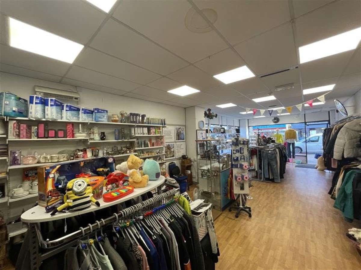 Retail/Shop in Ilford - photo 4
