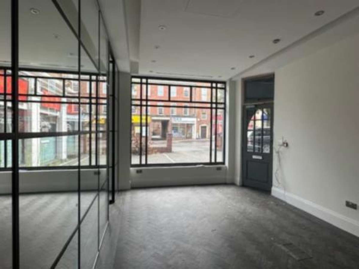 Retail/Shop in Letchworth Garden City - photo 2