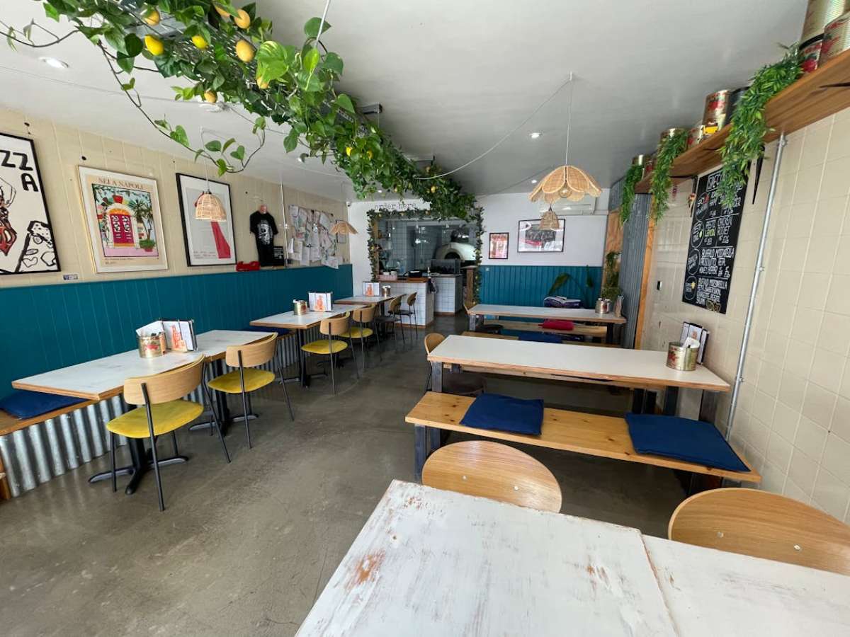 Retail/Shop in Bournemouth - photo 2