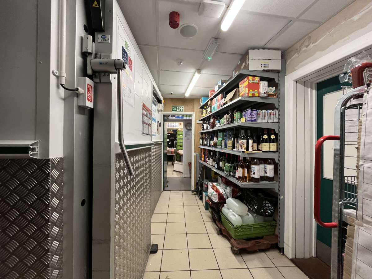 Retail/Shop in Ipswich - photo 3