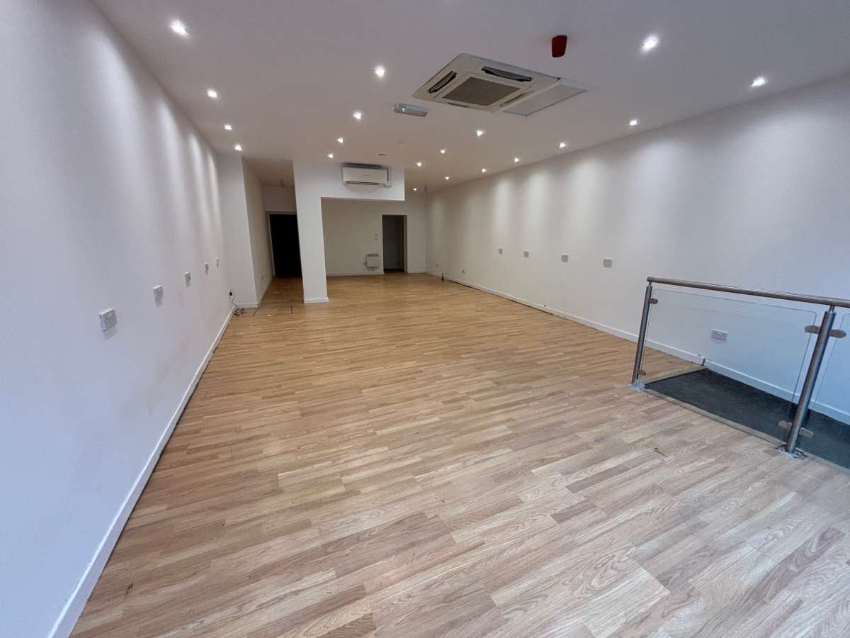 Retail/Shop in Perth - photo 4