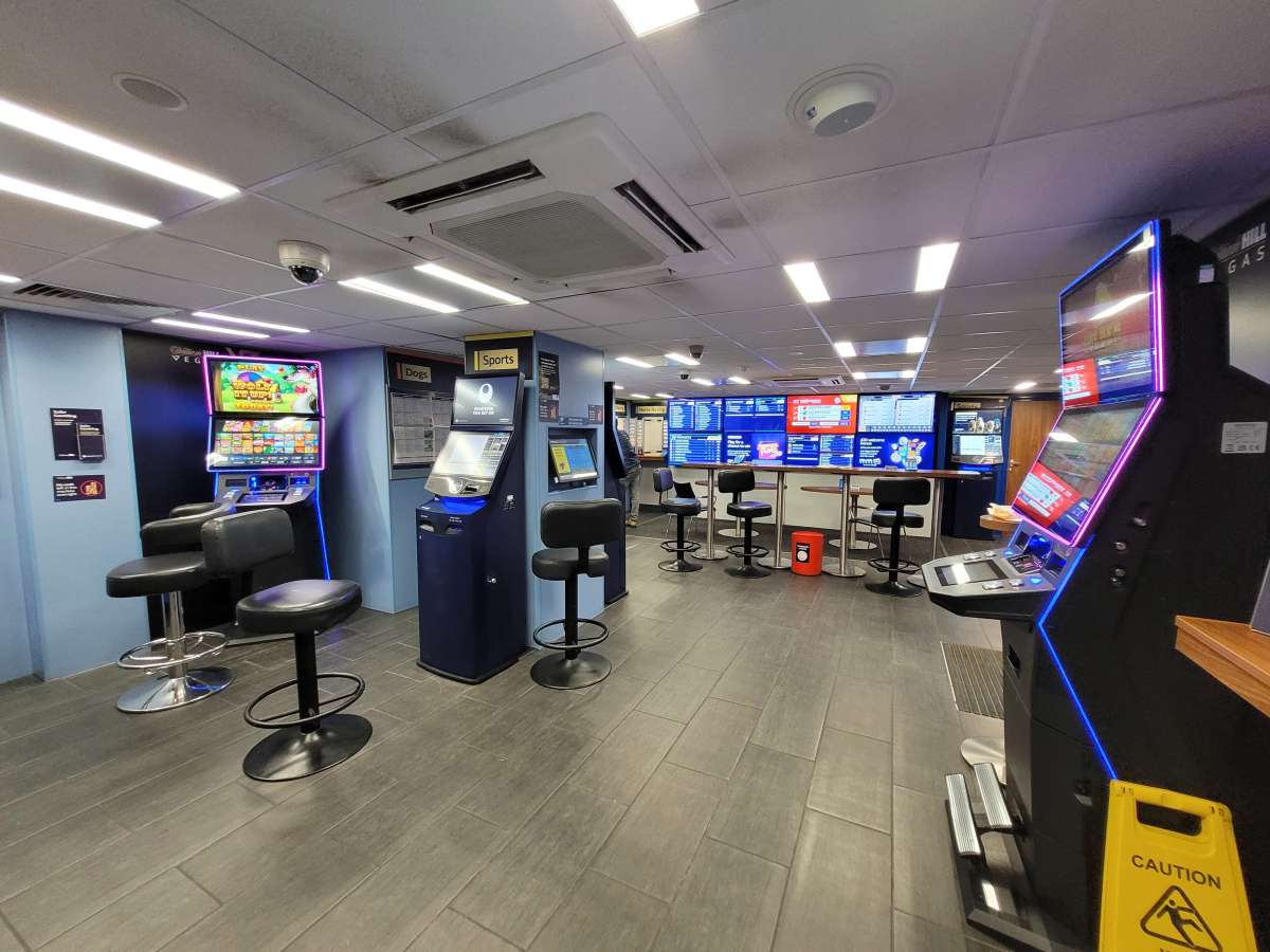 Retail/Shop in Huntingdon - photo 2