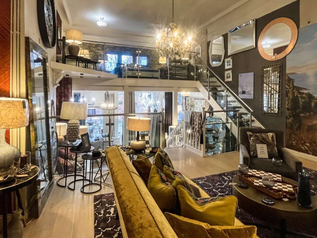 Retail/Shop in Winchester - photo 2