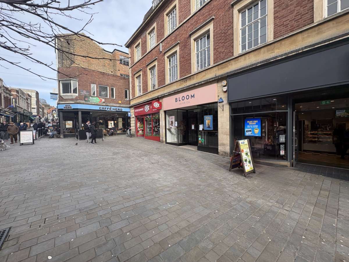 Retail/Shop in Lincoln - photo 2