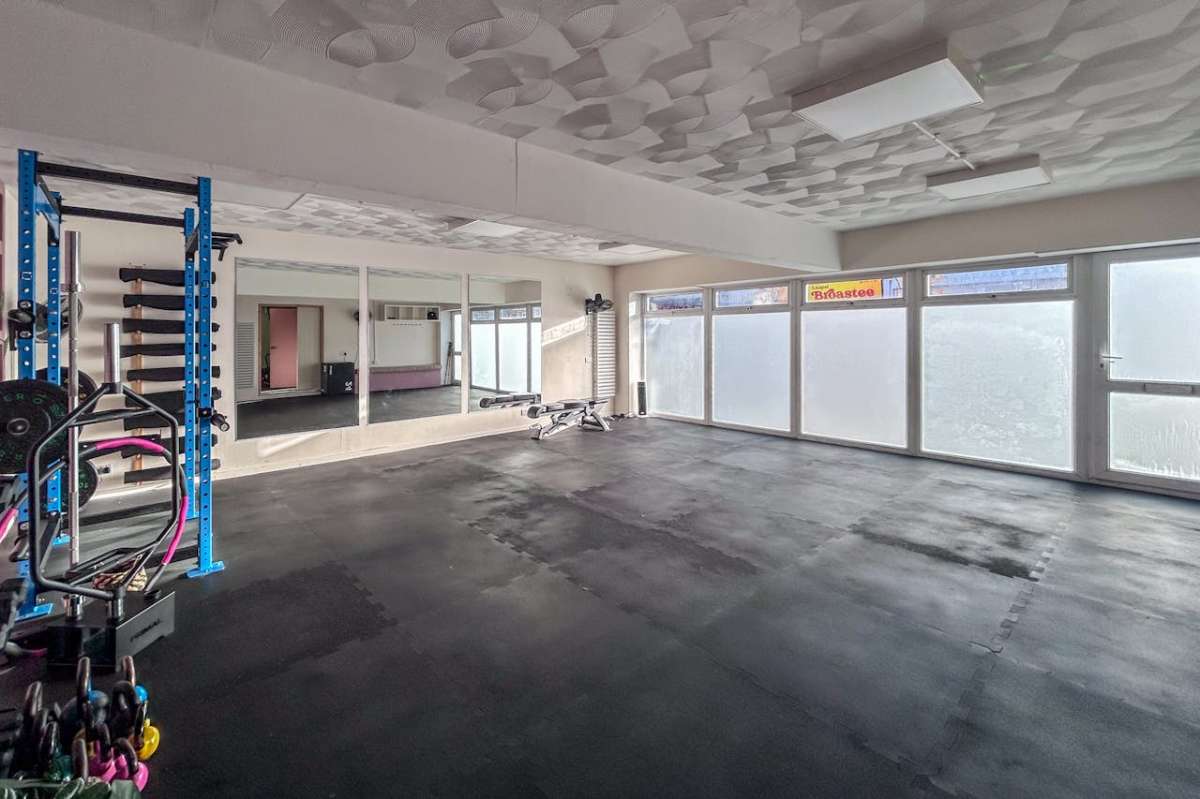 Retail/Shop in Bournemouth - photo 4