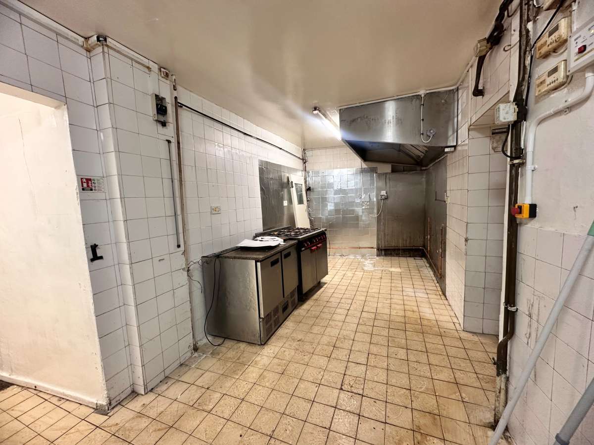 Retail/Shop in Warminster - photo 3