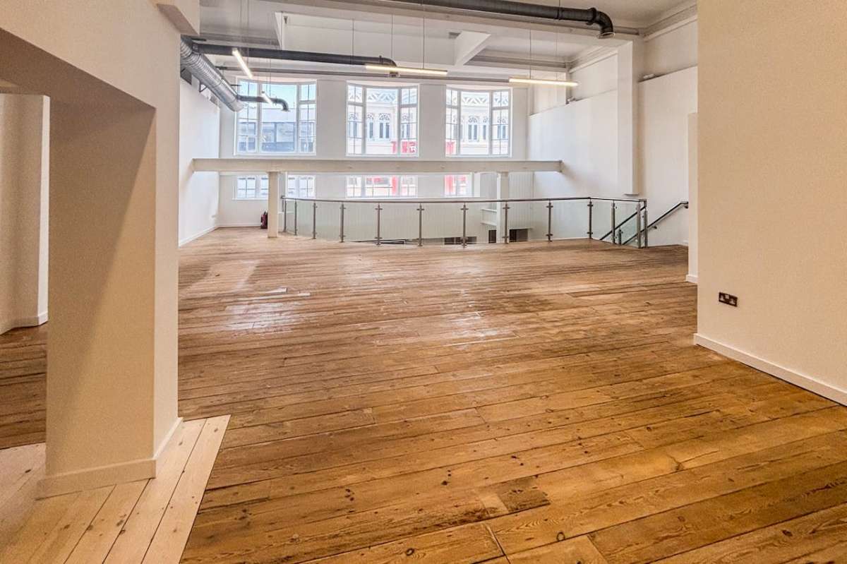 Retail/Shop in Bournemouth - photo 2