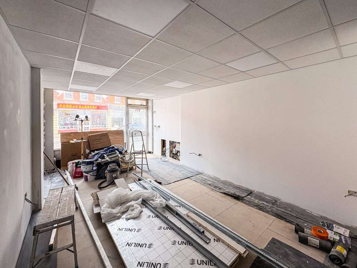 Retail/Shop in Bournemouth - photo 3