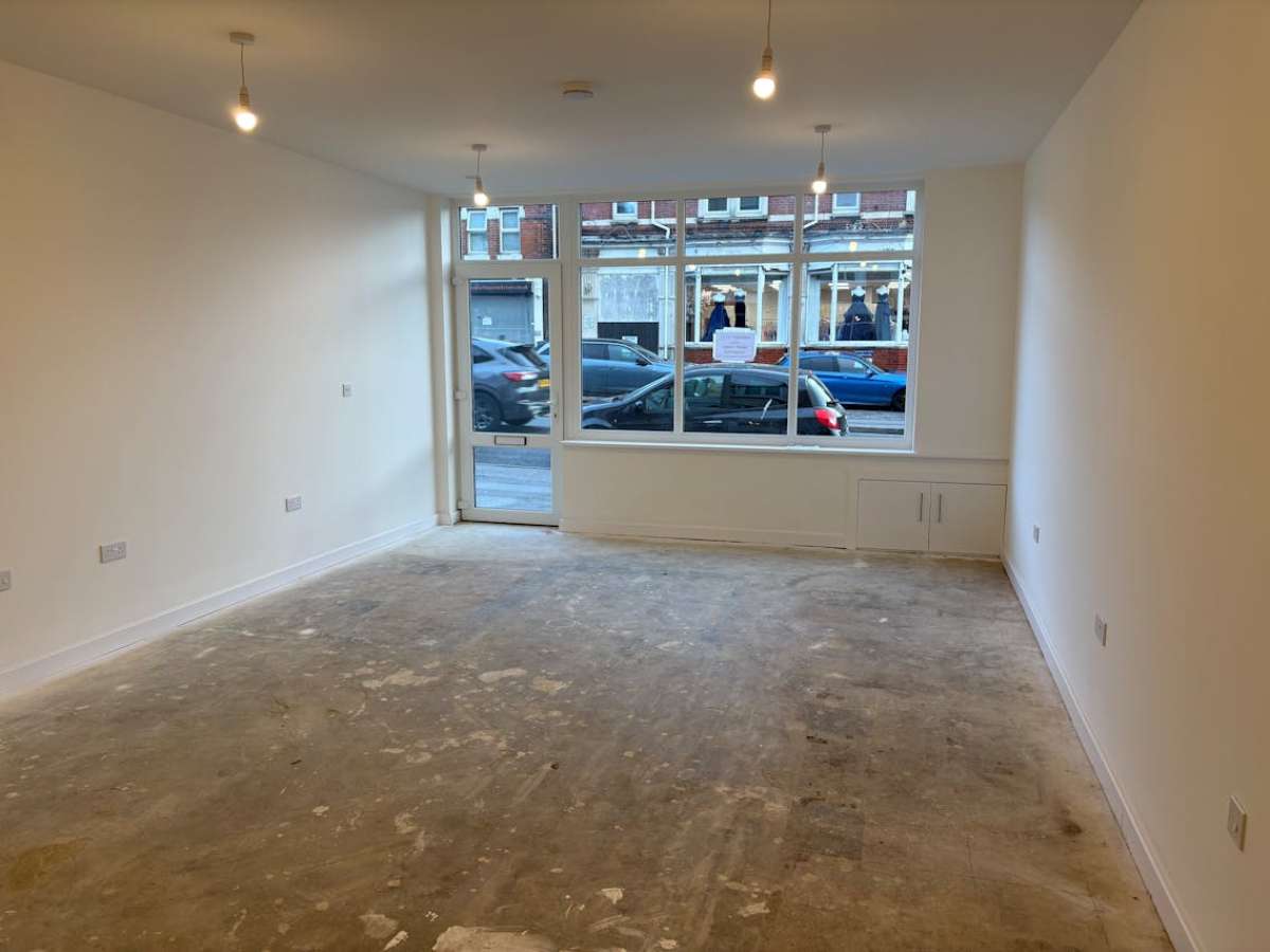 Retail/Shop in Southampton - photo 2