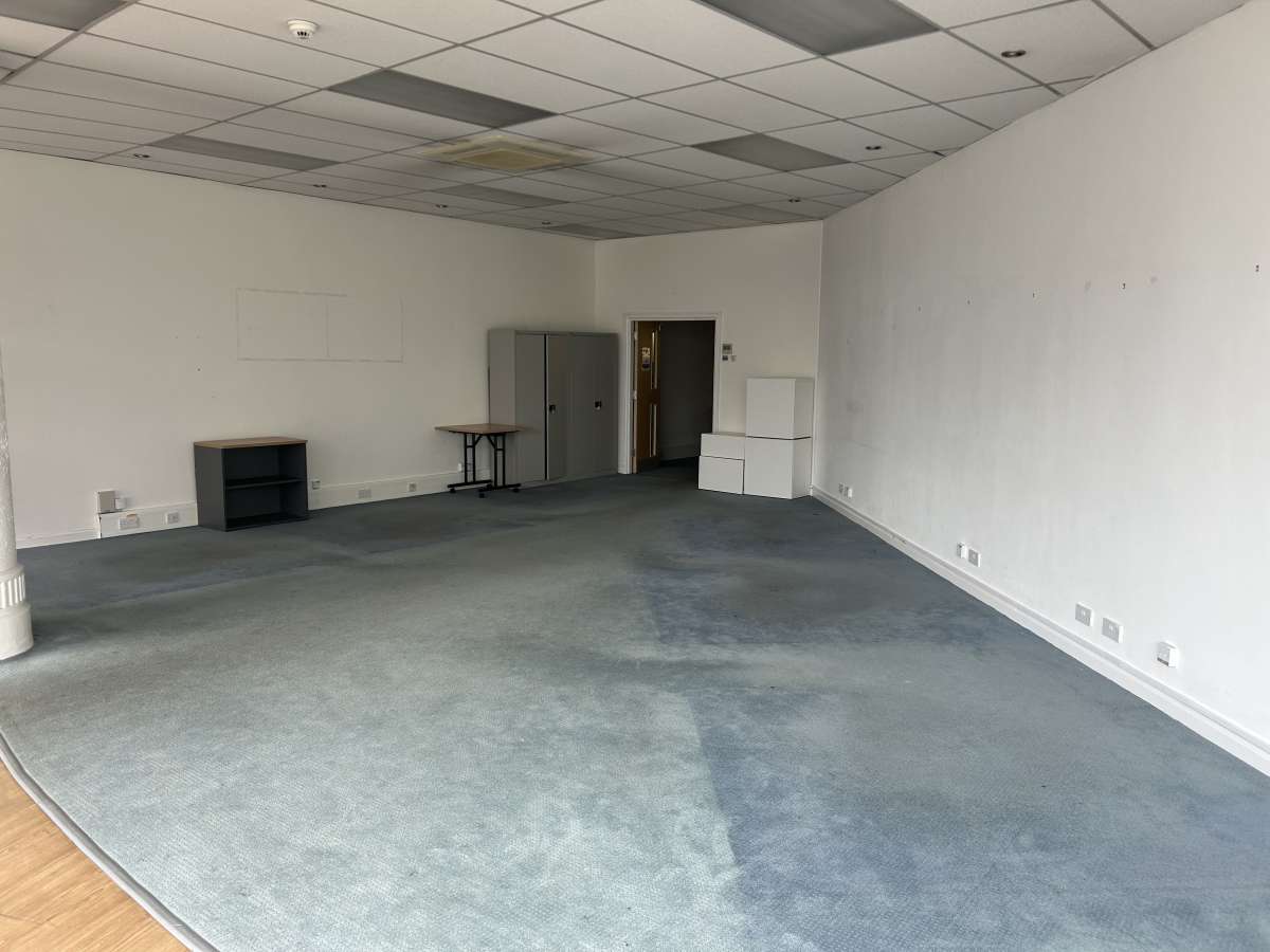 Retail/Shop in Plymouth - photo 4