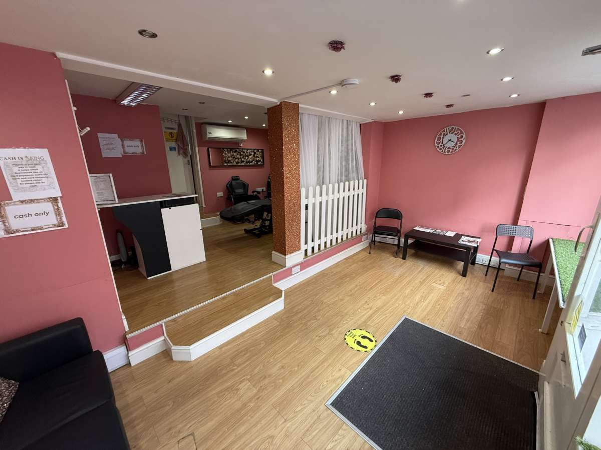 Retail/Shop in Hinckley - photo 3