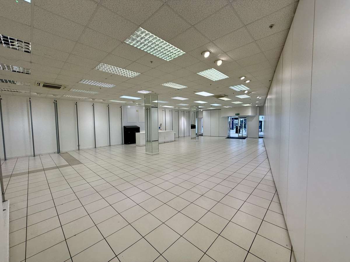 Retail/Shop in Hinckley - photo 4