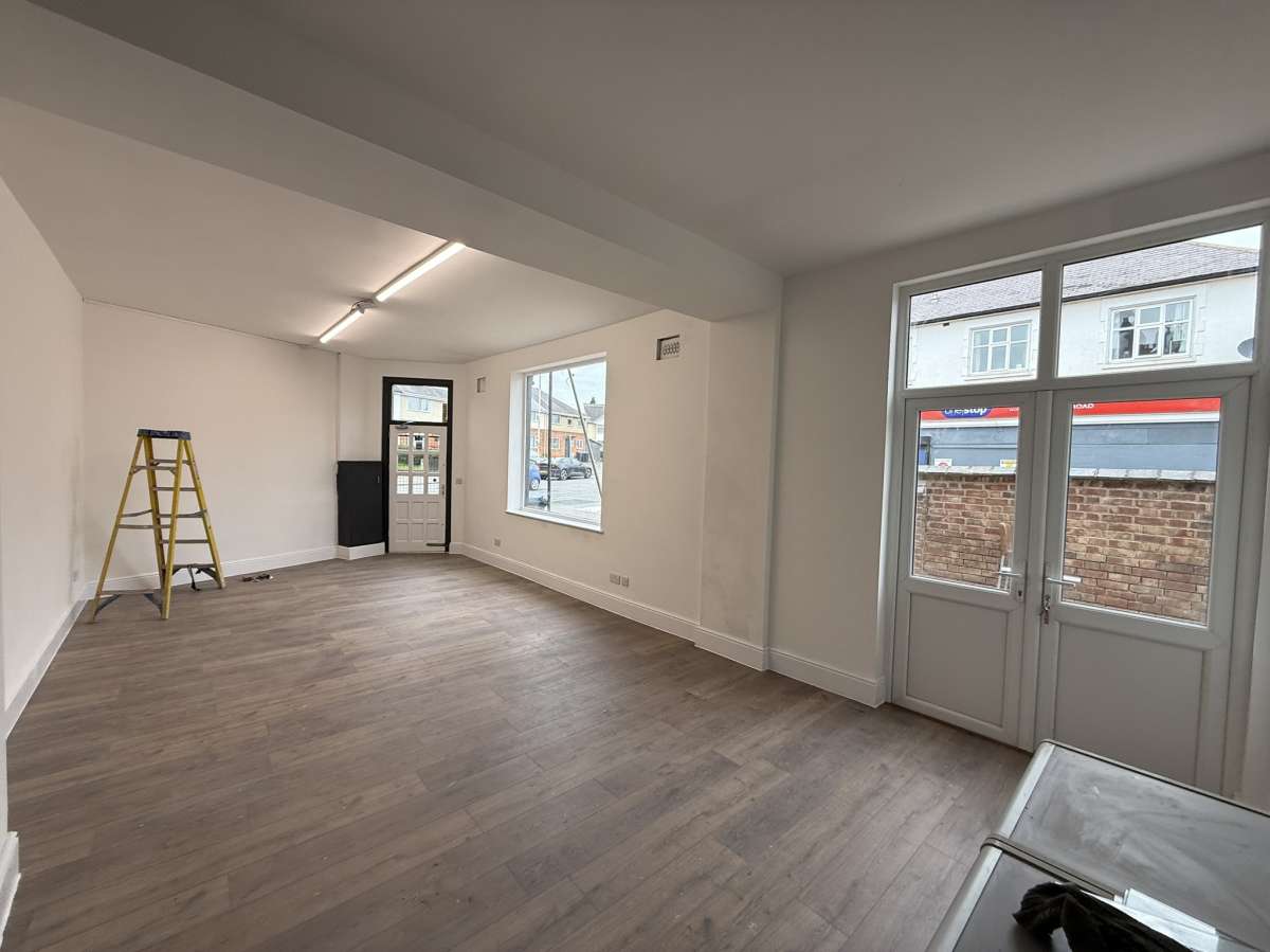 Retail/Shop in Hinckley - photo 2