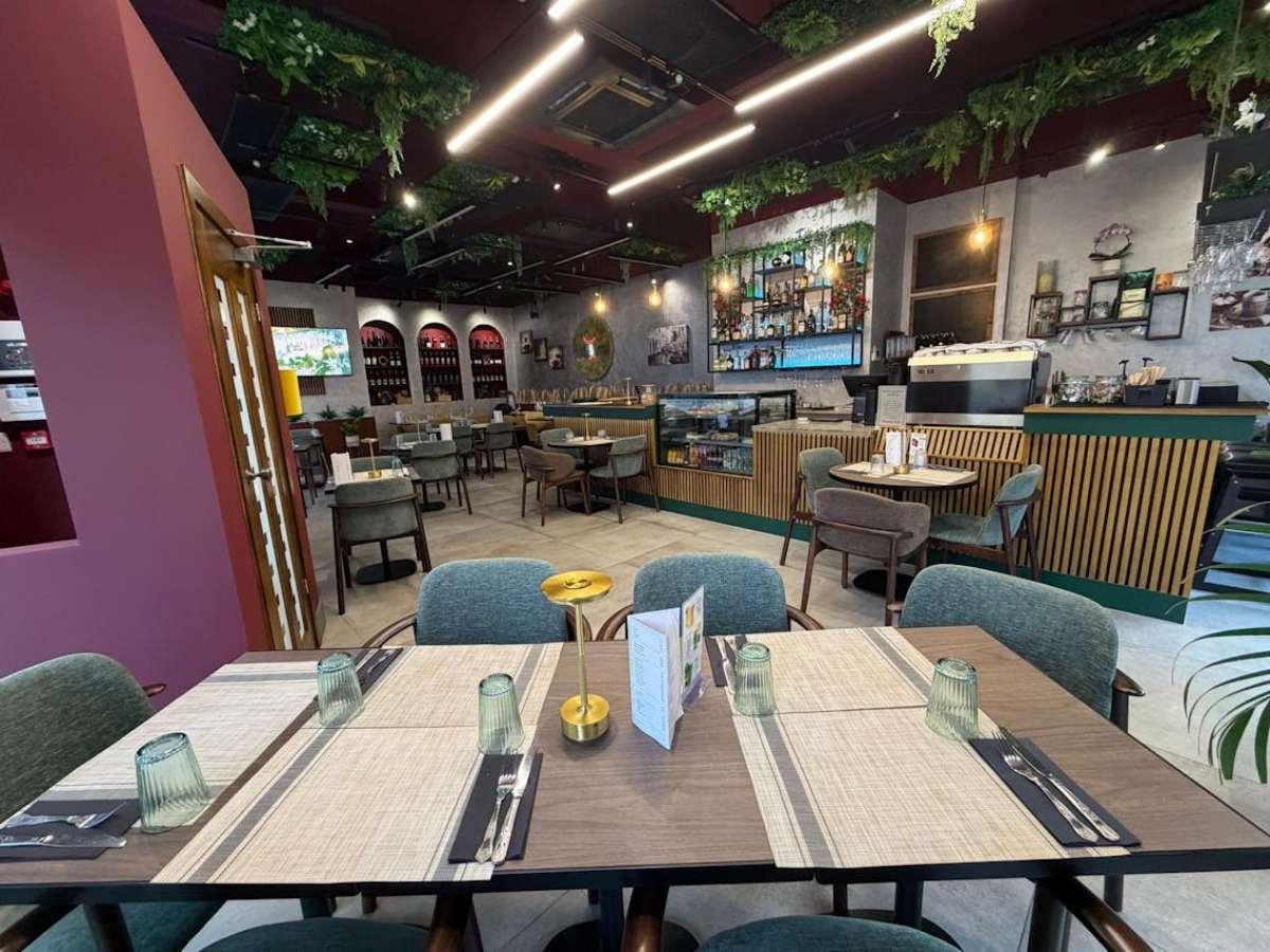 Retail/Shop in Bournemouth - photo 4