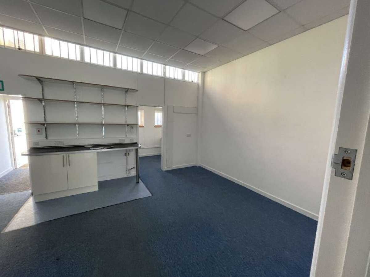 Retail/Shop in Weston Super Mare - photo 3