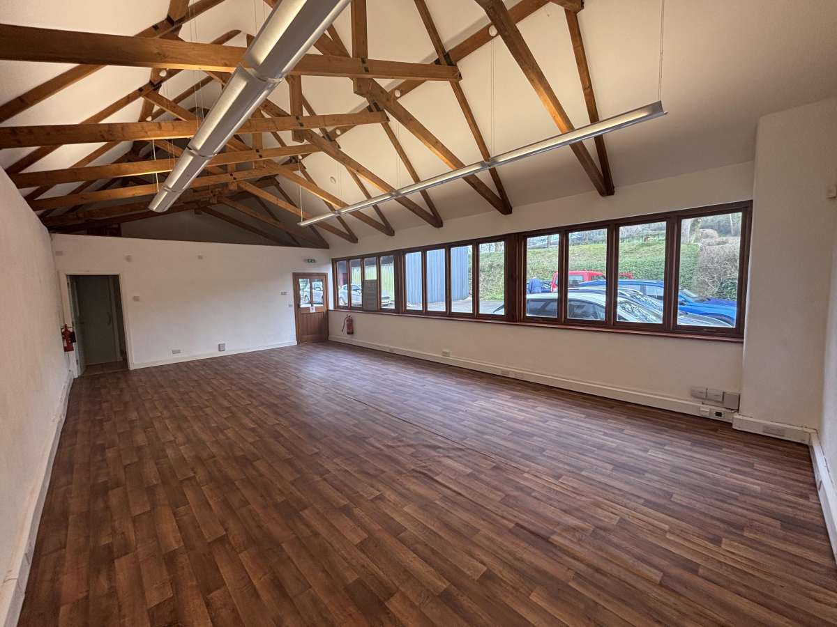 Retail/Shop in Wiveliscombe - photo 2