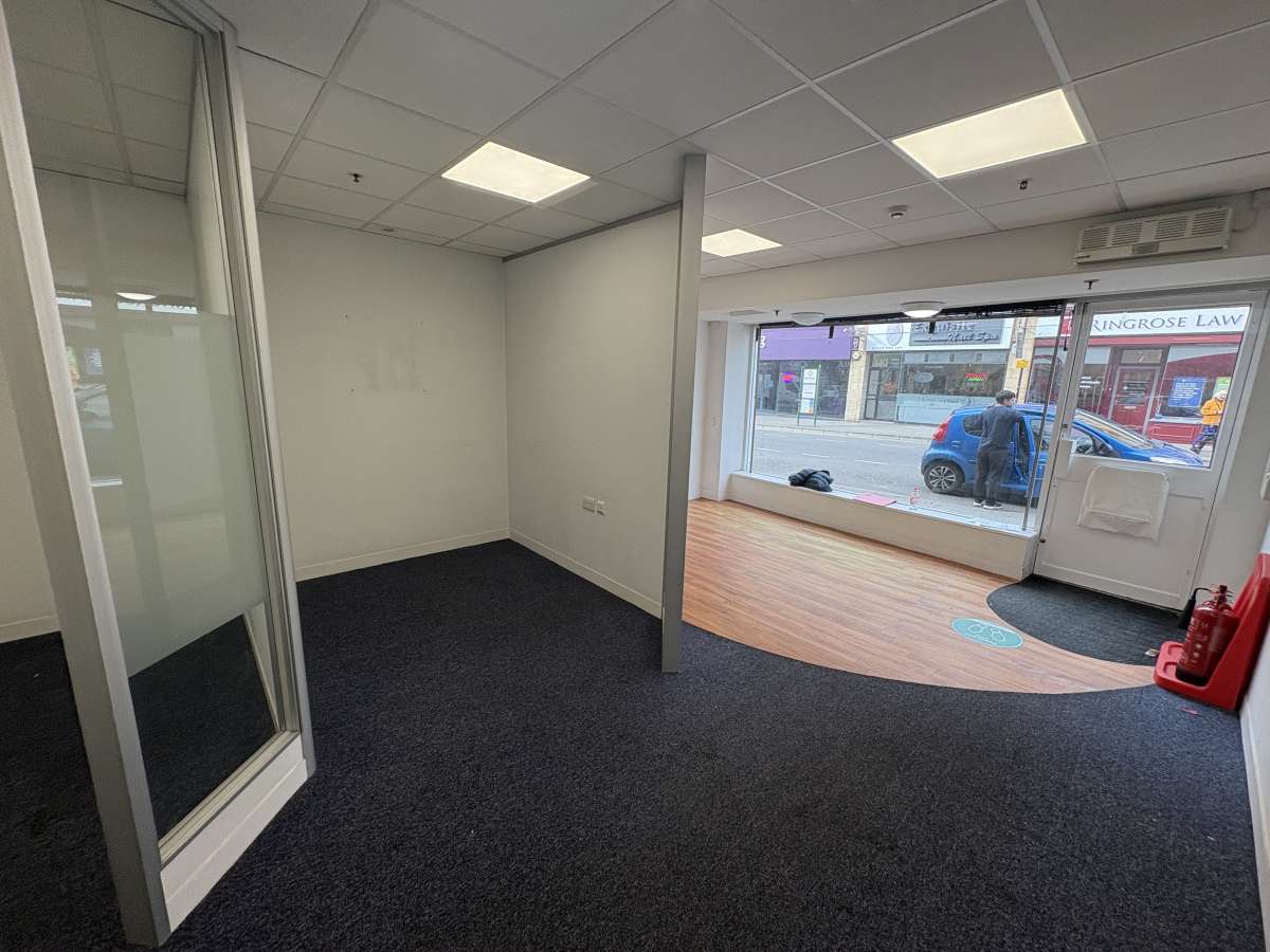 Retail/Shop in Lincoln - photo 3