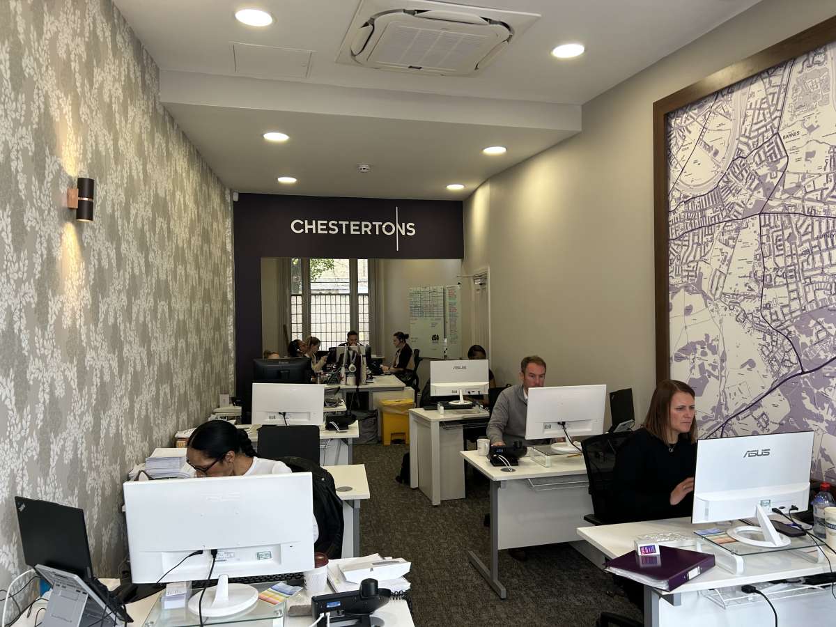 Retail/Shop in London - photo 4