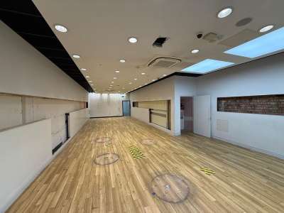Retail/Shop in Hull - photo 2
