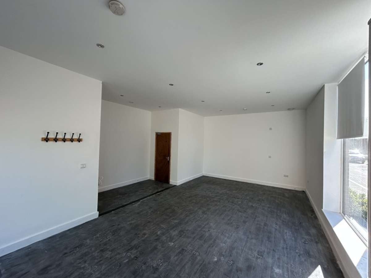 Retail/Shop in Derby - photo 2