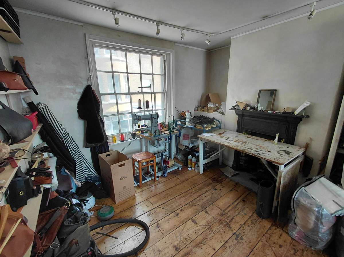 Retail/Shop in Brighton - photo 3