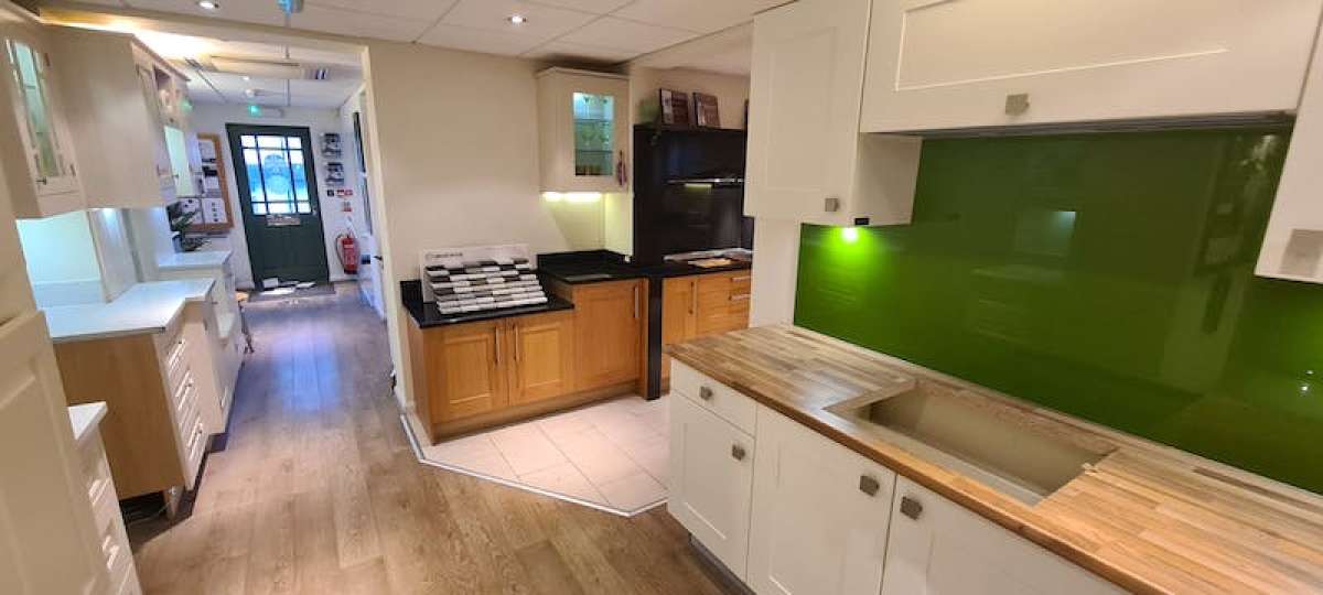 Retail/Shop in Basingstoke - photo 3