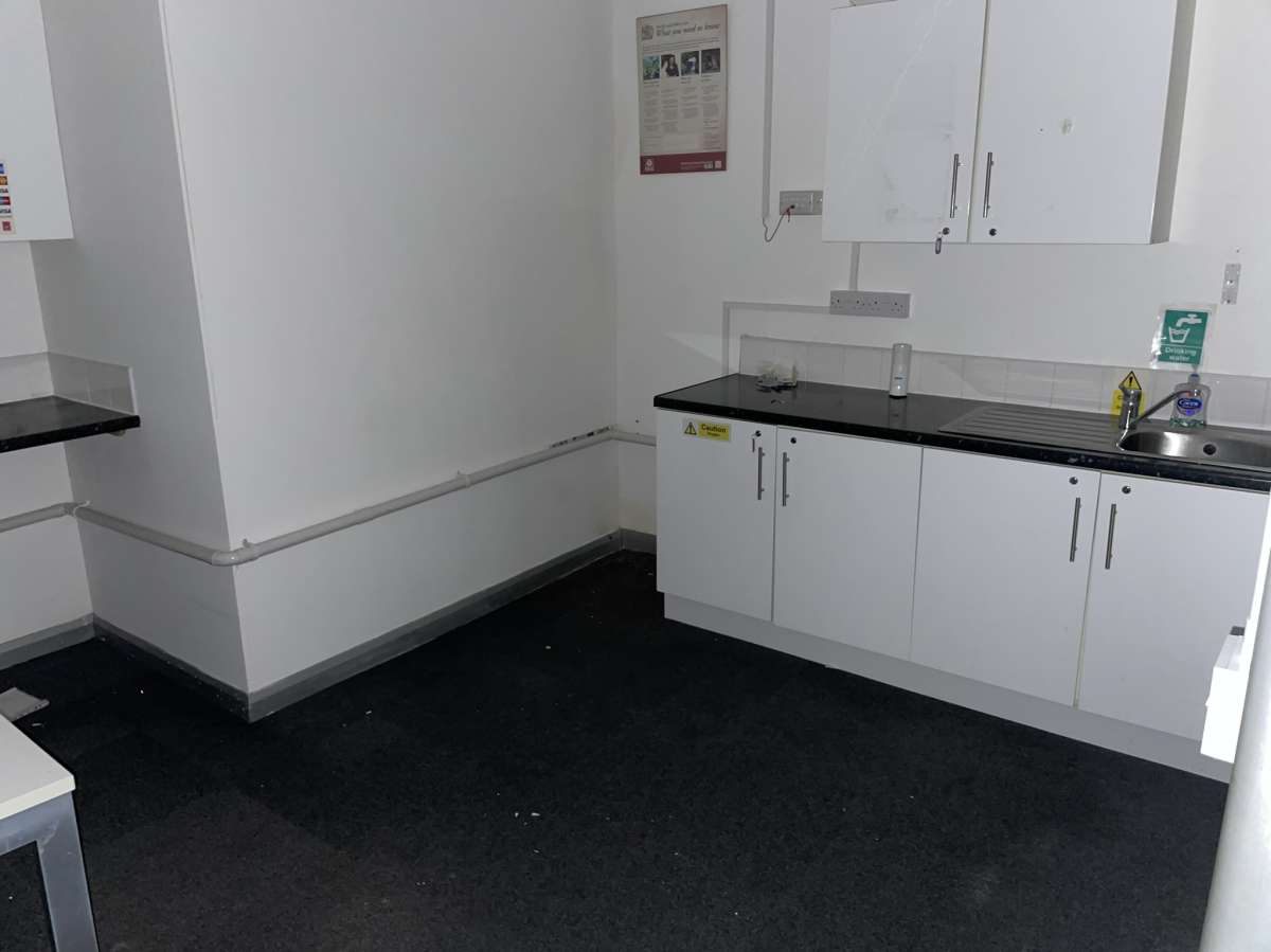 Retail/Shop in Manchester - photo 3