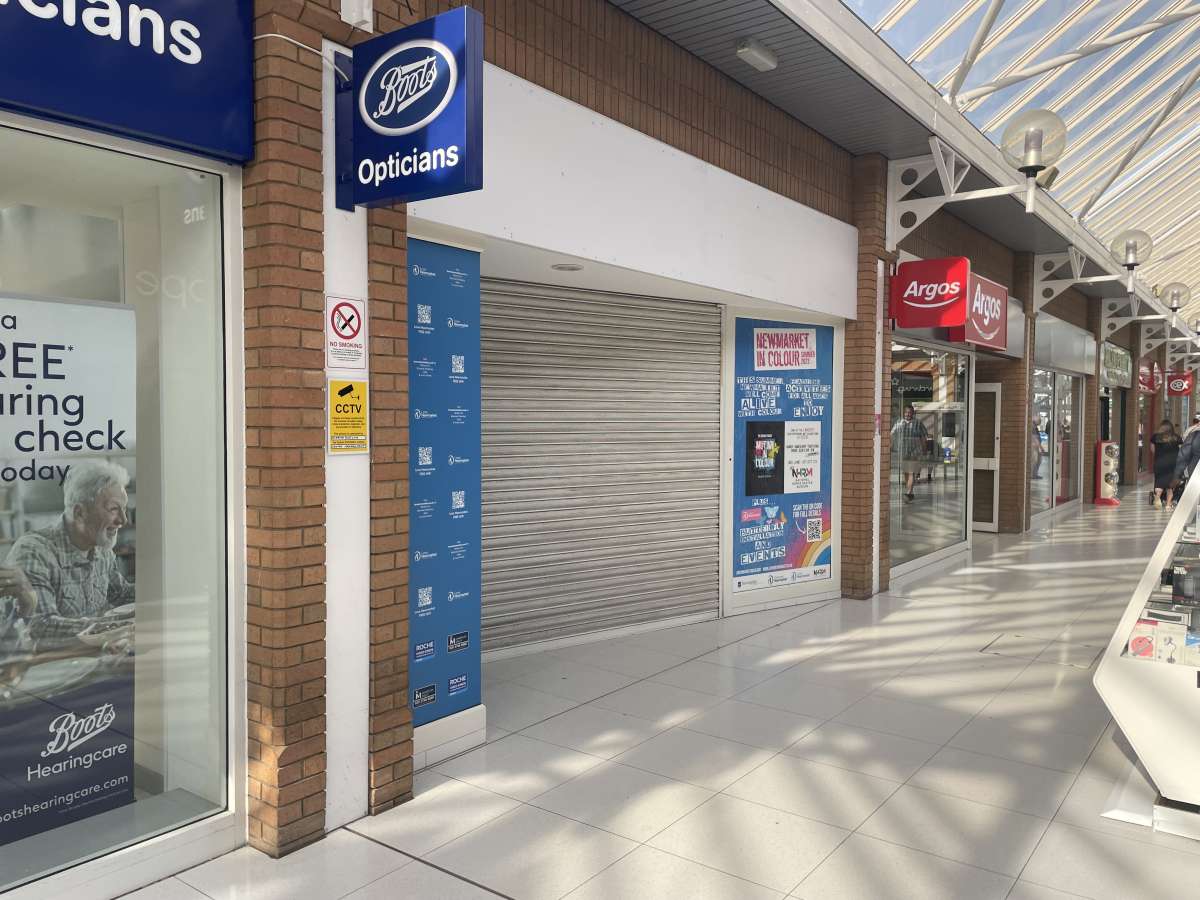 Retail/Shop in Newmarket - photo 3