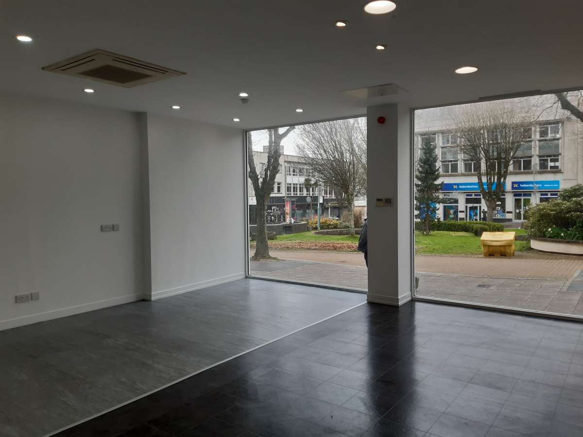 Retail/Shop in Plymouth - photo 4
