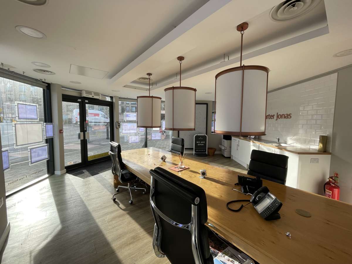 Retail/Shop in Cambridge - photo 4